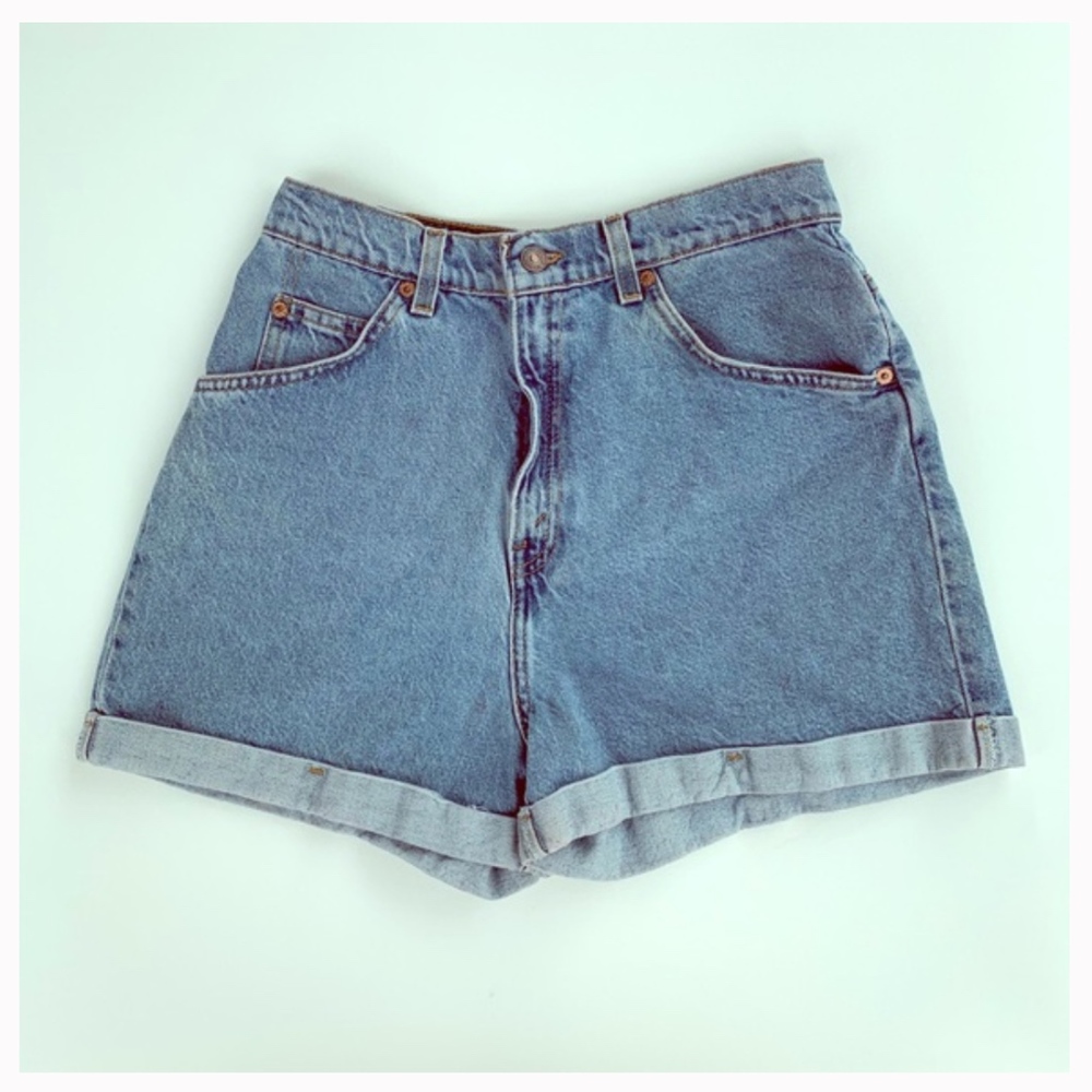 Levi's 954 High Rise Mom Jean Short